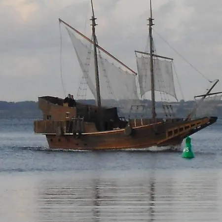 Residenz Seeblick 18 Mit Balkon Und Ostseeblick ゼリン